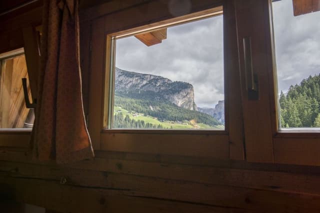 Single Room, Mountain View