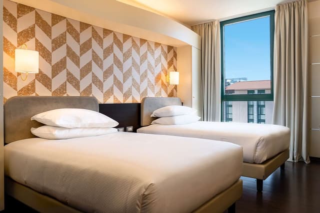 TWIN DELUXE ROOM