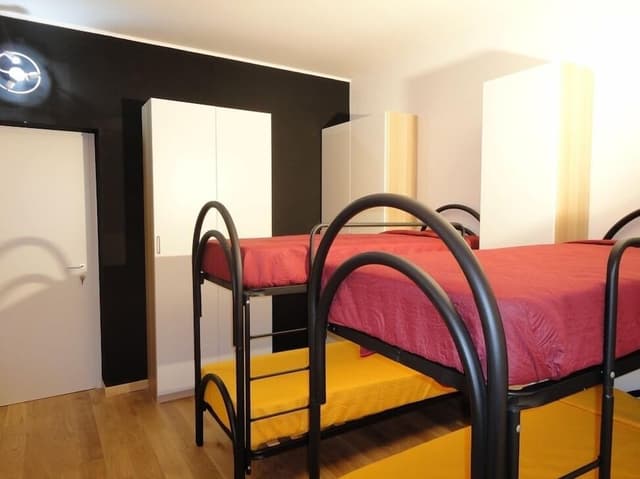Standard Shared Dormitory, Men only, Shared Bathroom (6 Pax)