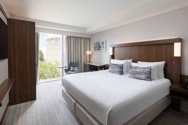 Guest room, 1 King, Oxford Castle view