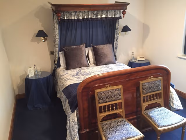 Double Room, Ensuite (Superior - Half Tester)