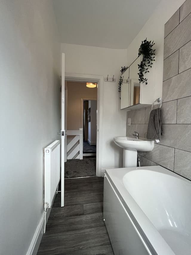 Comfort House, Private Bathroom (Warrington Lane)