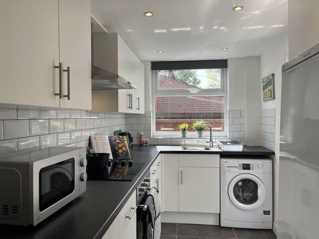 Comfort House, Private Bathroom (Warrington Lane)