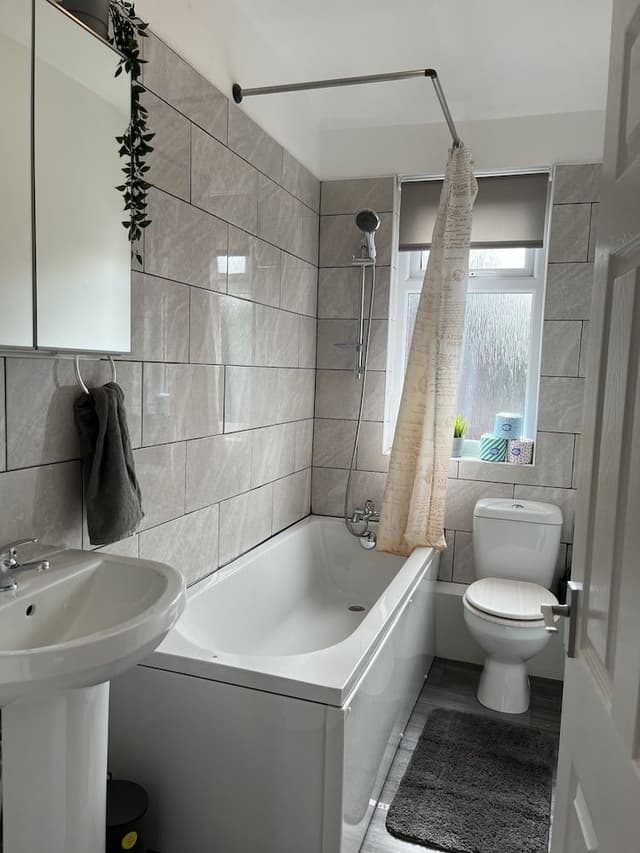 Comfort House, Private Bathroom (Warrington Lane)