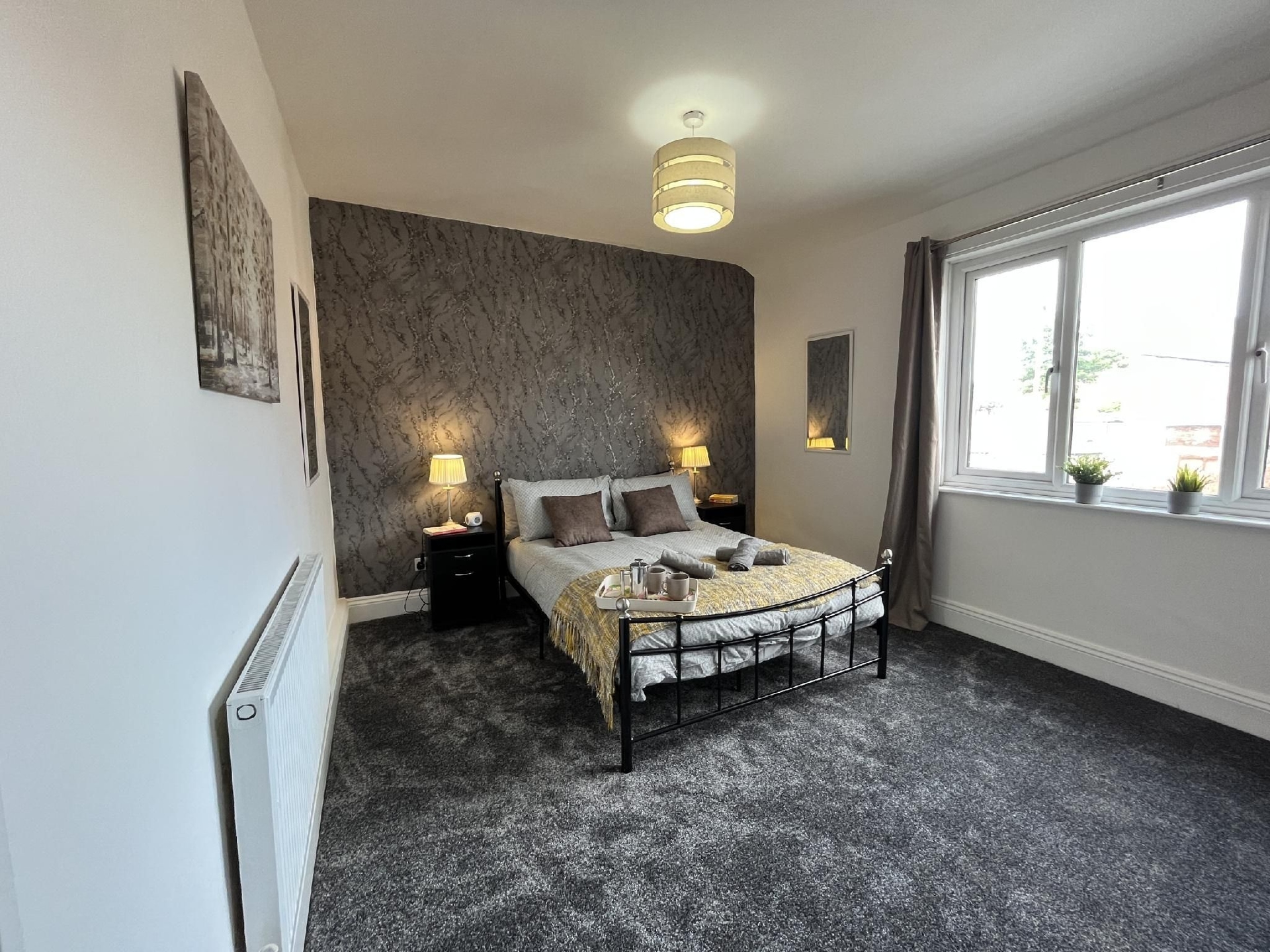ทาวน์เฮาส์ใจกลางวีแกนที่ปรับปรุงใหม่ พักได้สูงสุด 6 คน (Modernised central Wigan townhouse sleeps up to 6)1