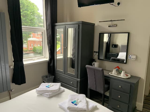 double room-ensuite with shower