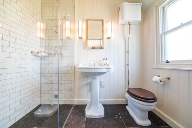 Luxury Cottage, Ensuite, Garden View (6 Bedroom House)
