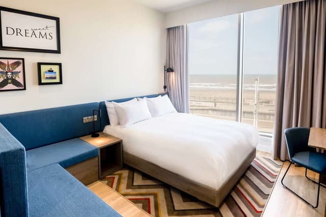 QUEEN ROOM NON SMOKING WITH SOFA BED/SEA VIEW