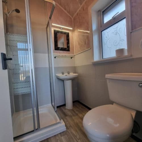 Triple room-Ensuite with Shower