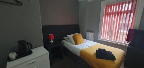 single room-ensuite with shower
