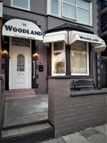 โรงแรมเดอะ วูดแลนด์ (The Woodland Hotel)0