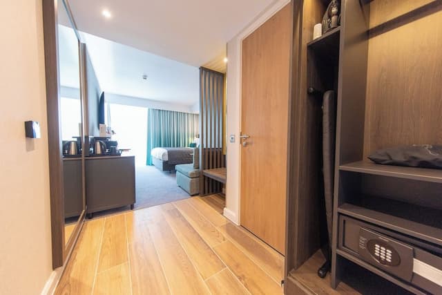 1 King Standard Top Floor