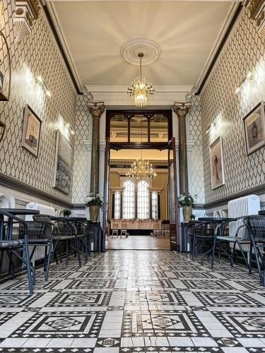 โรงแรมพาร์ส แบงค์ (The Parr's Bank Hotel)0