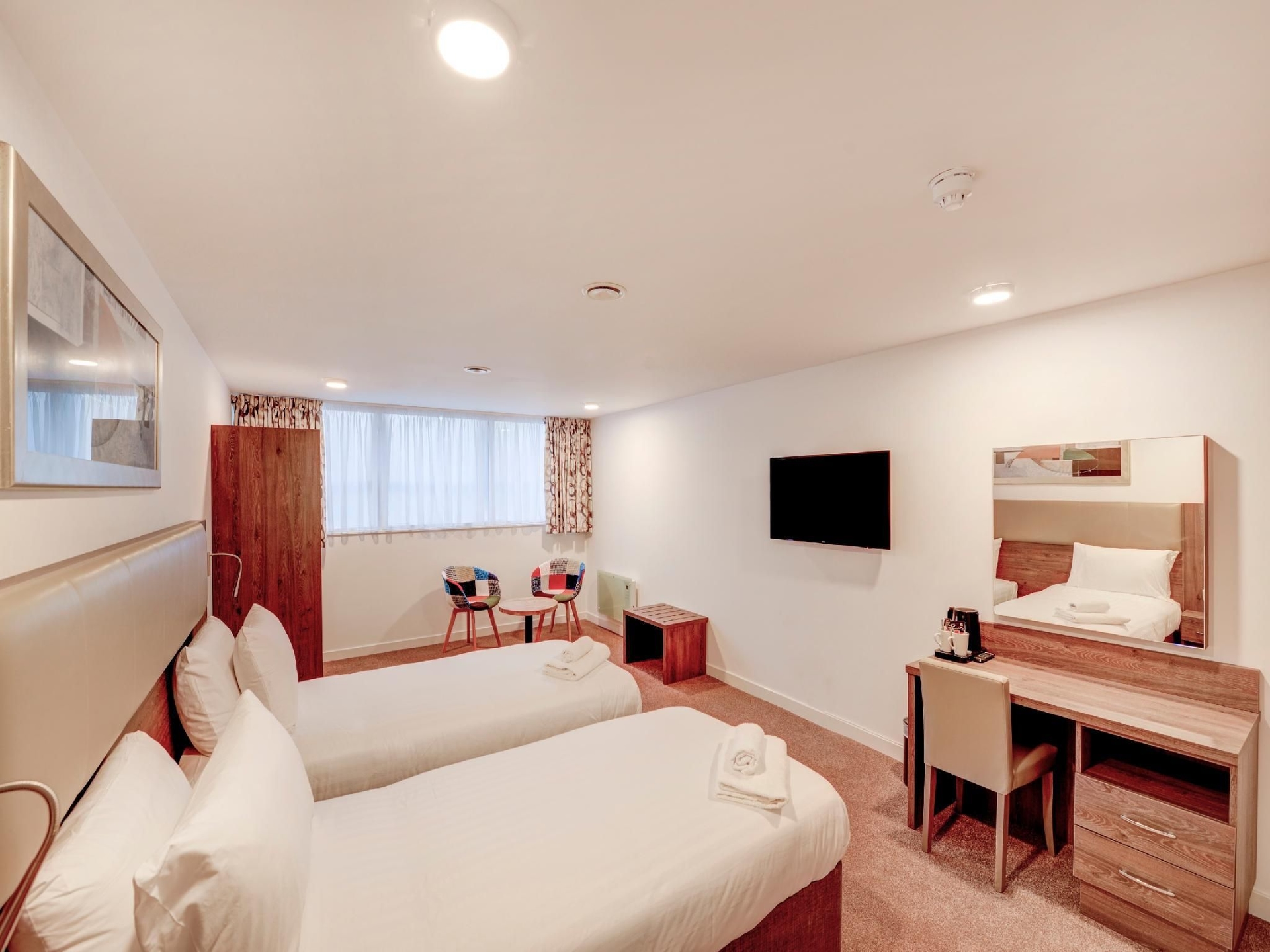 OYO Plymouth Central Hotel4