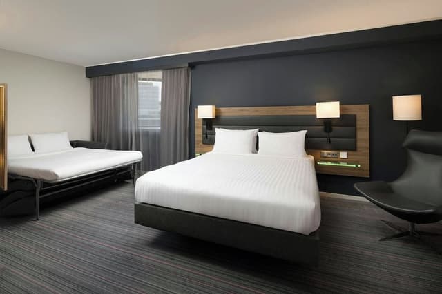 Family Room, 1 Queen Bed with Sofa bed
