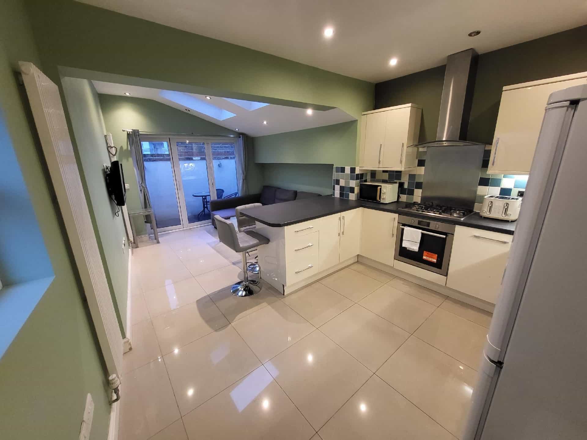 Large 4 Bedroom House in Central London