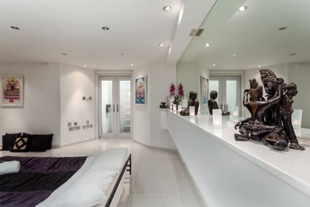 Superior Studio, Ensuite (Iffley Flat 1)