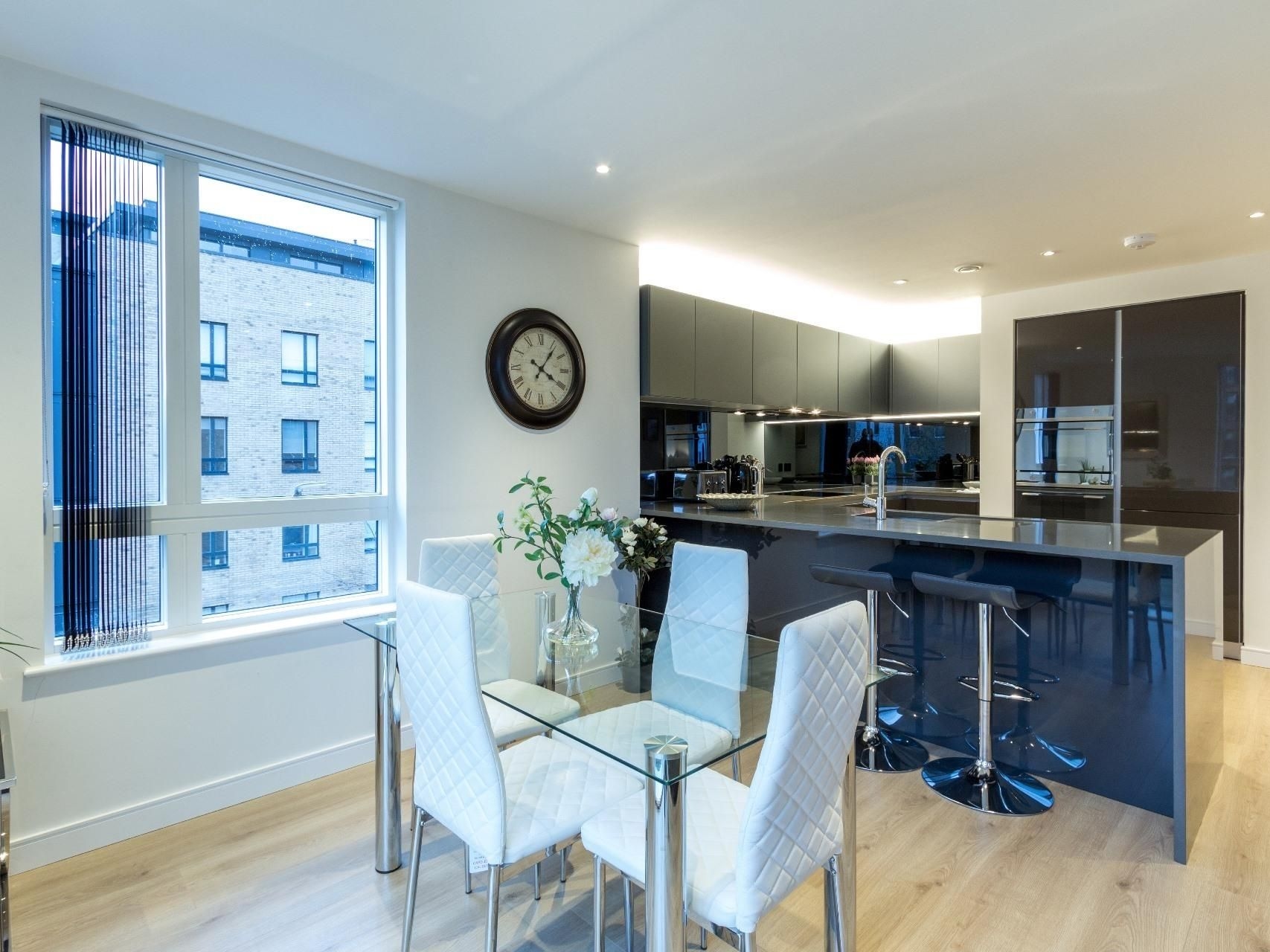 2 Bed Property Close to Heathrow Airport3