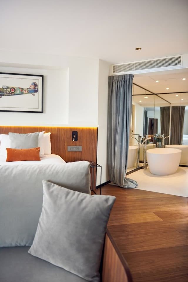 The Level, Junior Suite with Executive Lounge Access