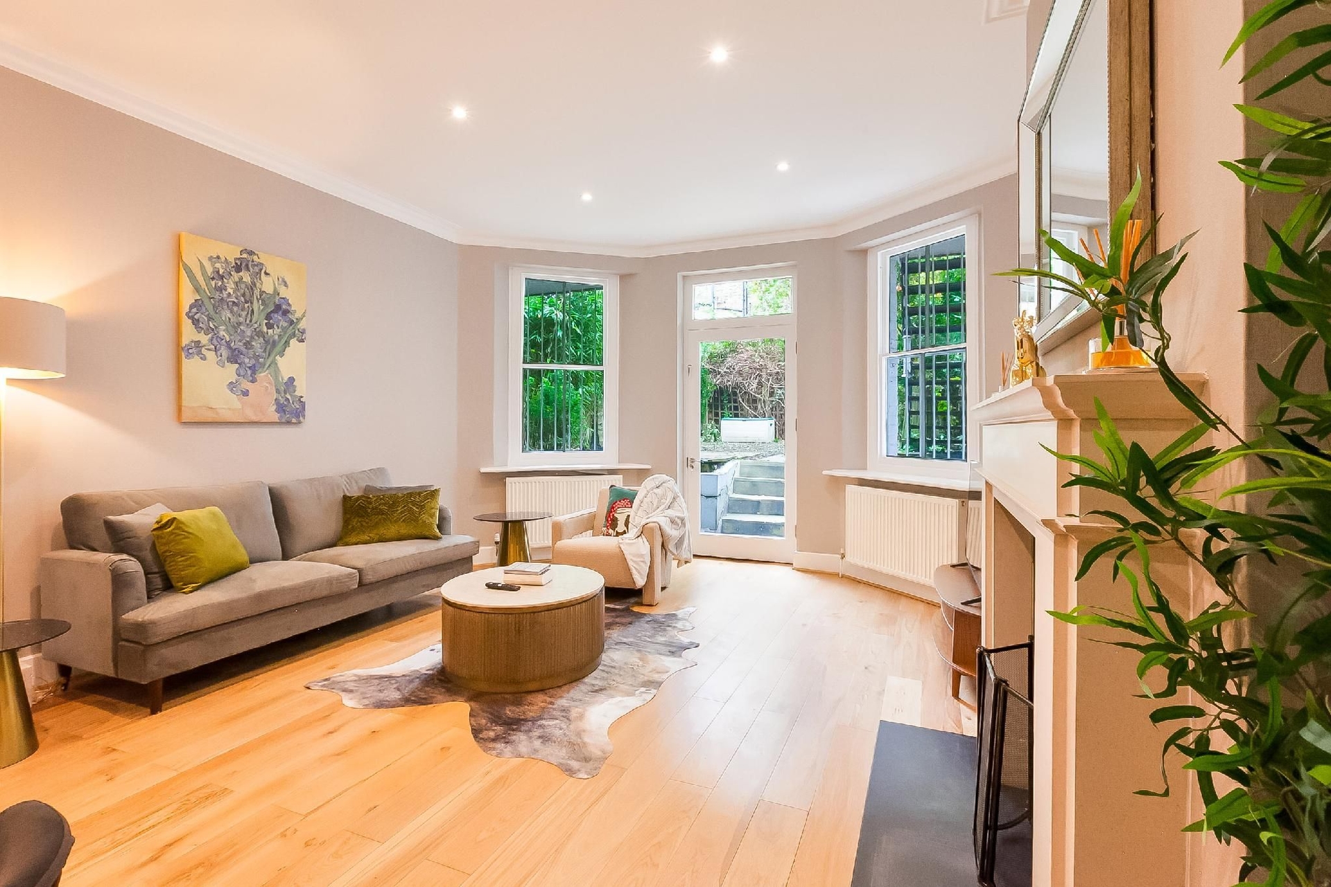 อพาร์ตเมนต์พริมโรสฮิลล์ (Primrose Hill Apartments)1