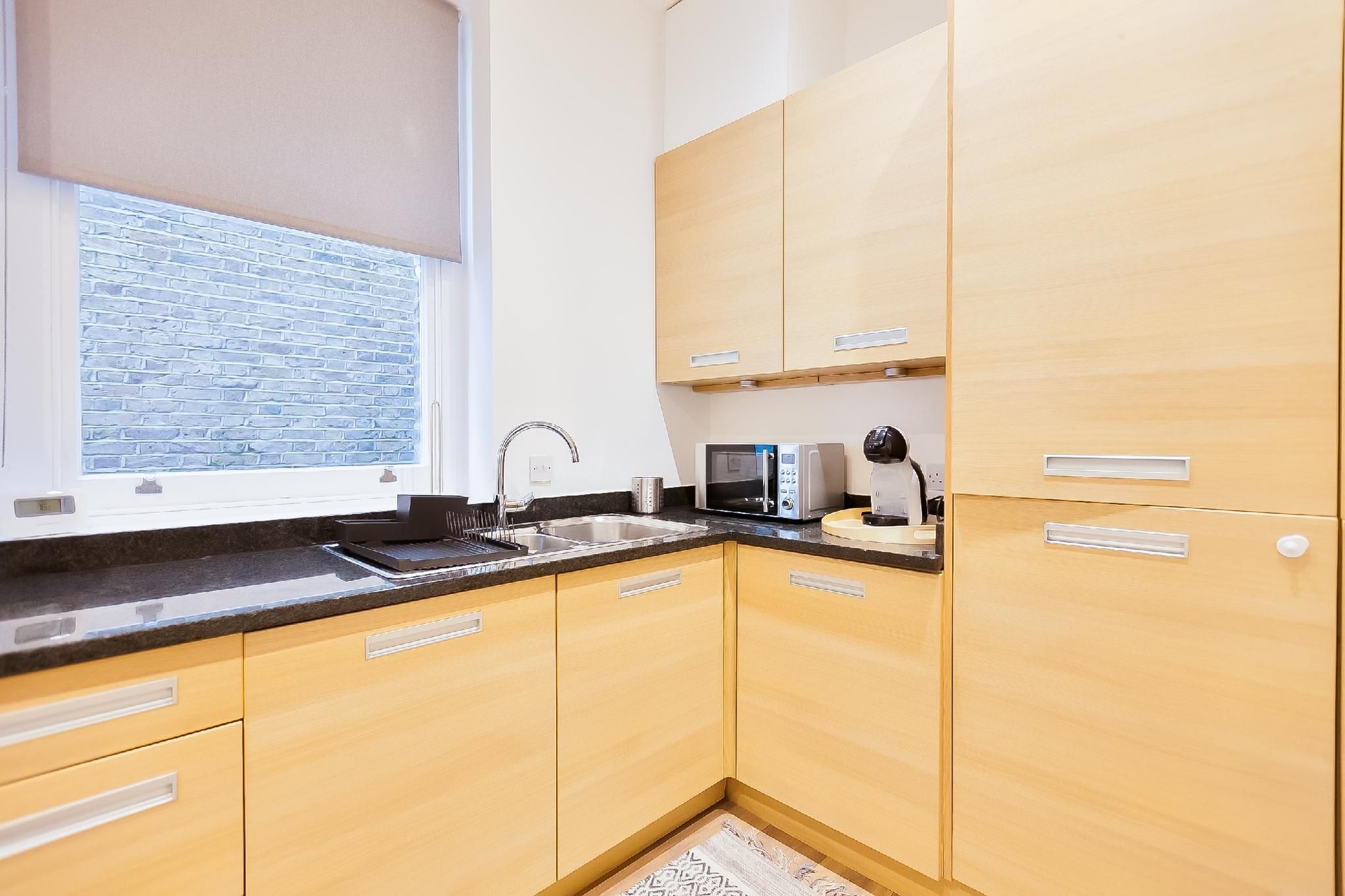 อพาร์ตเมนต์พริมโรสฮิลล์ (Primrose Hill Apartments)0