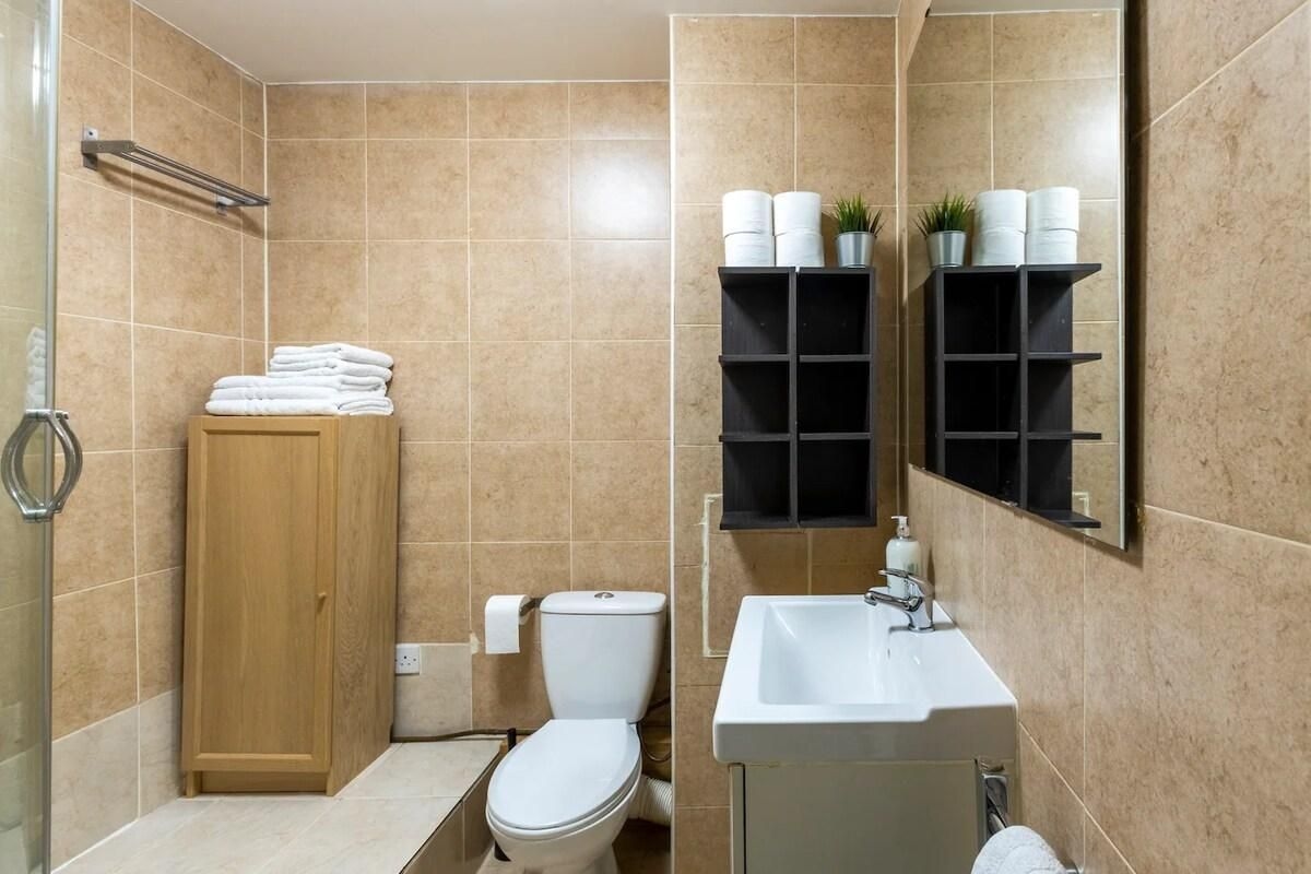 Camden Apartment by MoreThanStays | Ground floor4
