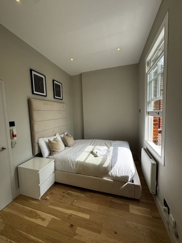 Classic Double Room, Ensuite, City View