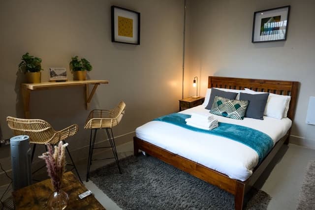 Studio, Ensuite (Secretariat)