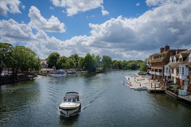 Luxury Apartment, Private Bathroom, Garden View (Riverwalk Apartment North)