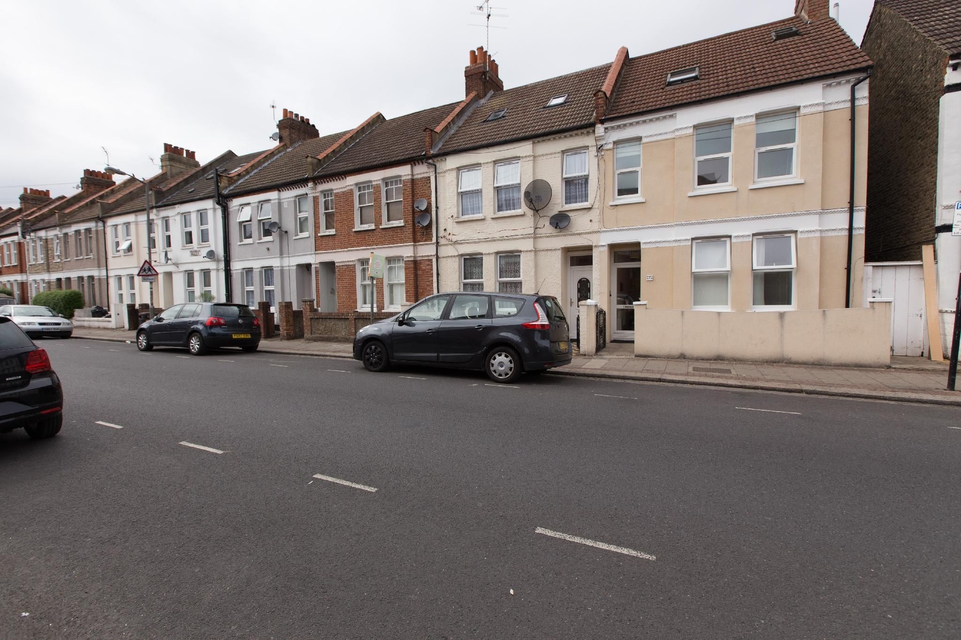 Tooting Broadway Studios & Rooms by DC London Rooms0