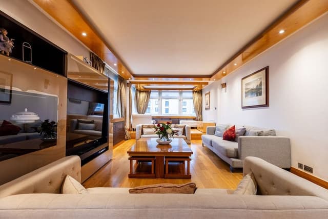 Luxury Apartment, Private Bathroom (Three Bedroom )