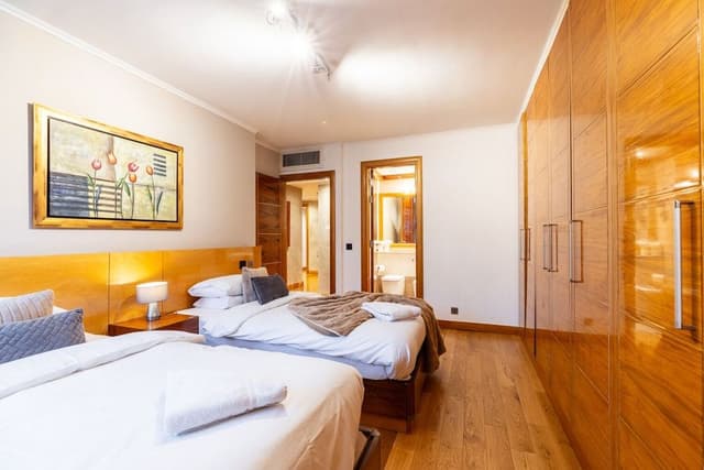 Luxury Apartment, Private Bathroom (Three Bedroom )
