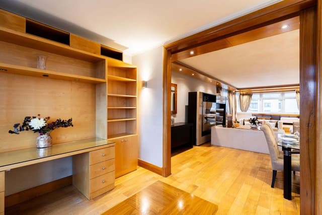 Luxury Apartment, Private Bathroom (Three Bedroom )