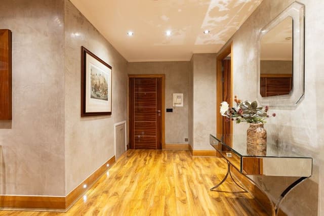 Luxury Apartment, Private Bathroom (Three Bedroom )