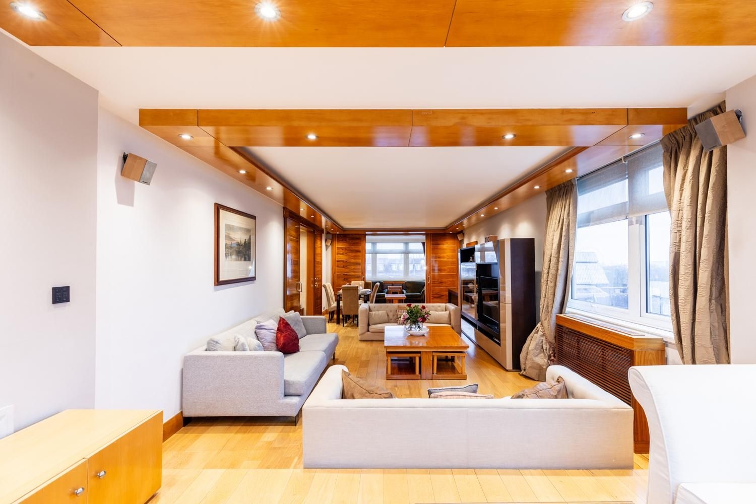 Mayfair Deluxe Apartment3