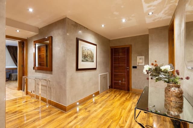Luxury Apartment, Private Bathroom (Three Bedroom )