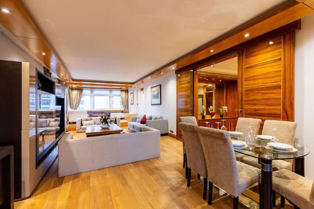Luxury Apartment, Private Bathroom (Three Bedroom )