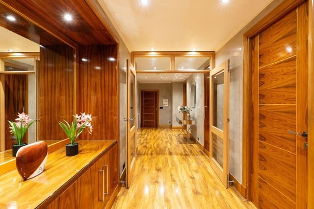 Luxury Apartment, Private Bathroom (Three Bedroom )