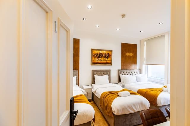 Premium Quadruple Room, Private Bathroom (External)