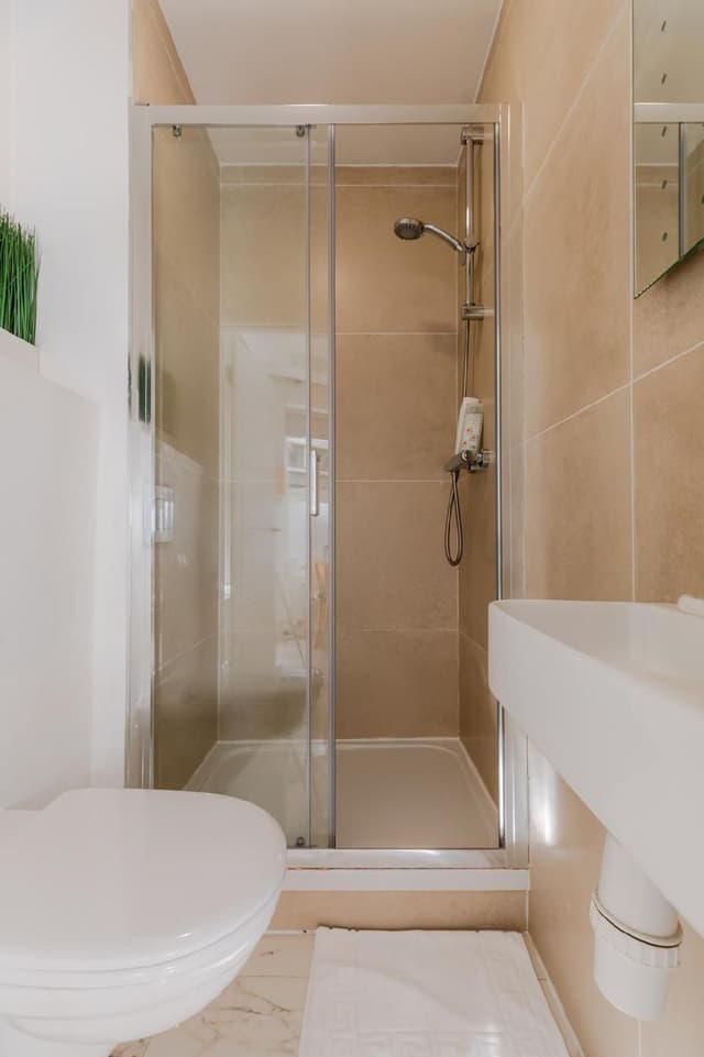Studio-Private Bathroom-3
