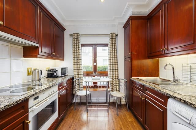 Duplex, 2 Bedrooms (1.5 Bathrooms)
