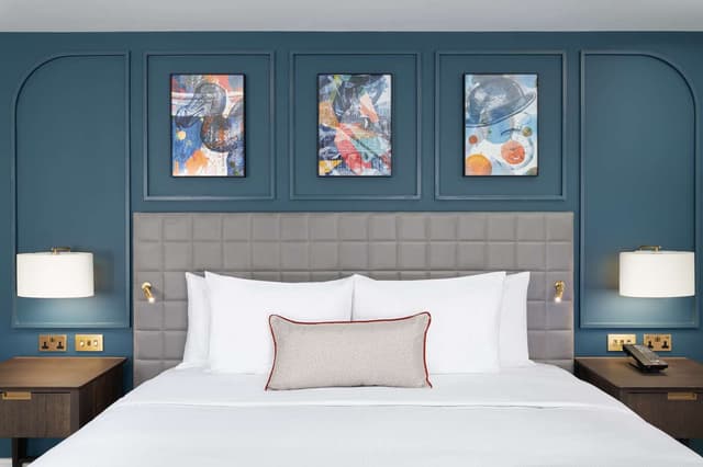 KING JUNIOR SUITE