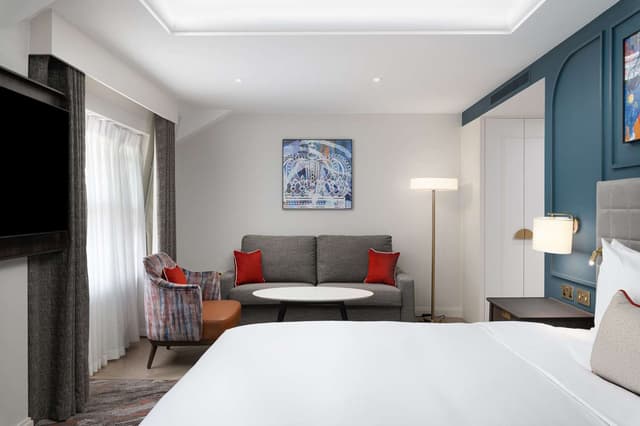 KING JUNIOR SUITE