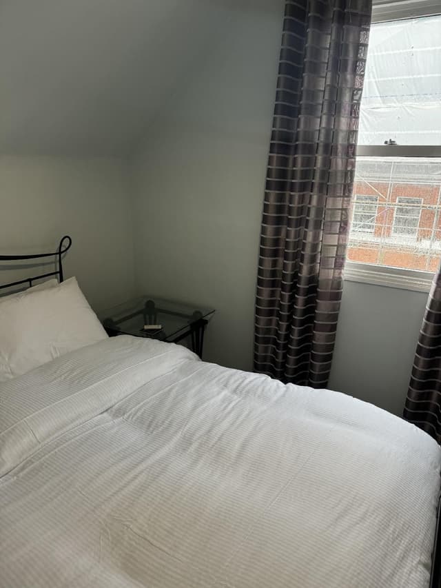 Suite-Executive-Ensuite with Bath-Street View