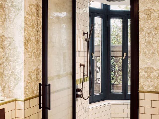 1 Queen Bed, City View