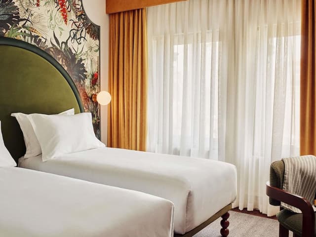 Twin Room, 2 Twin Beds, City View