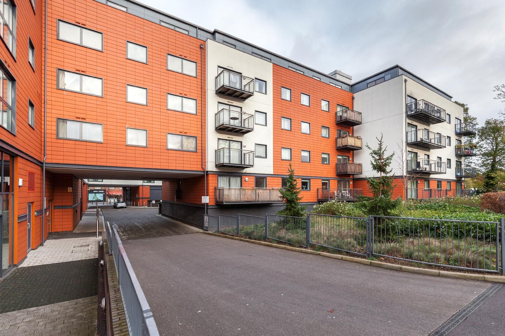 Roomspace Serviced Apartments Capitol Square1