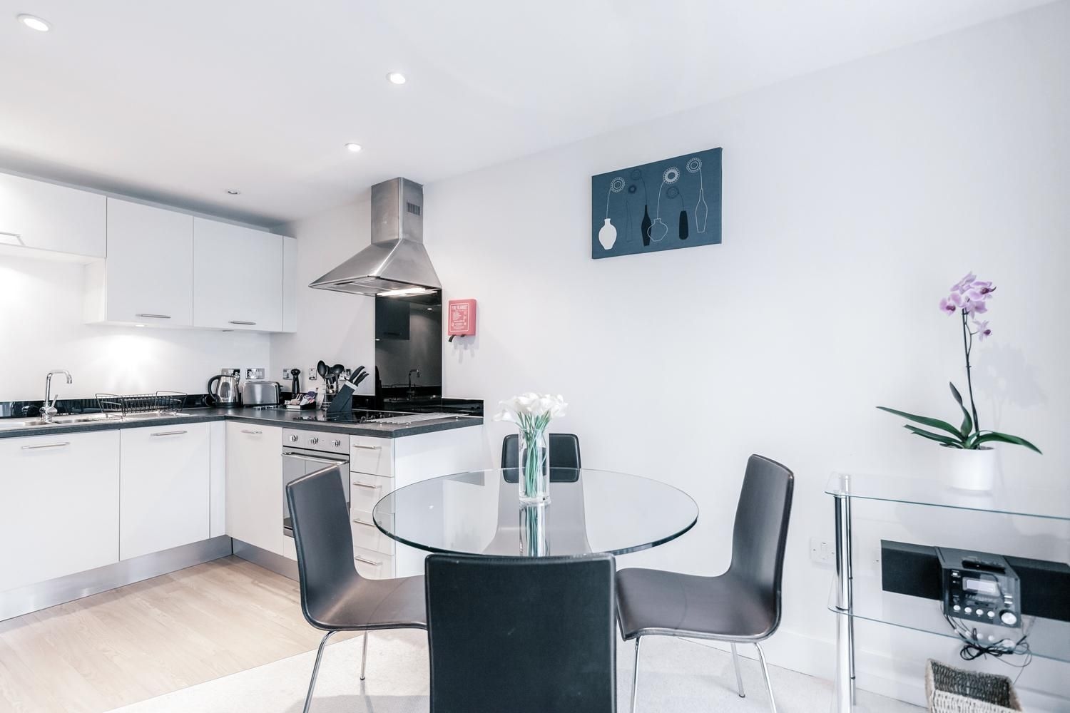 Roomspace Serviced Apartments Capitol Square2