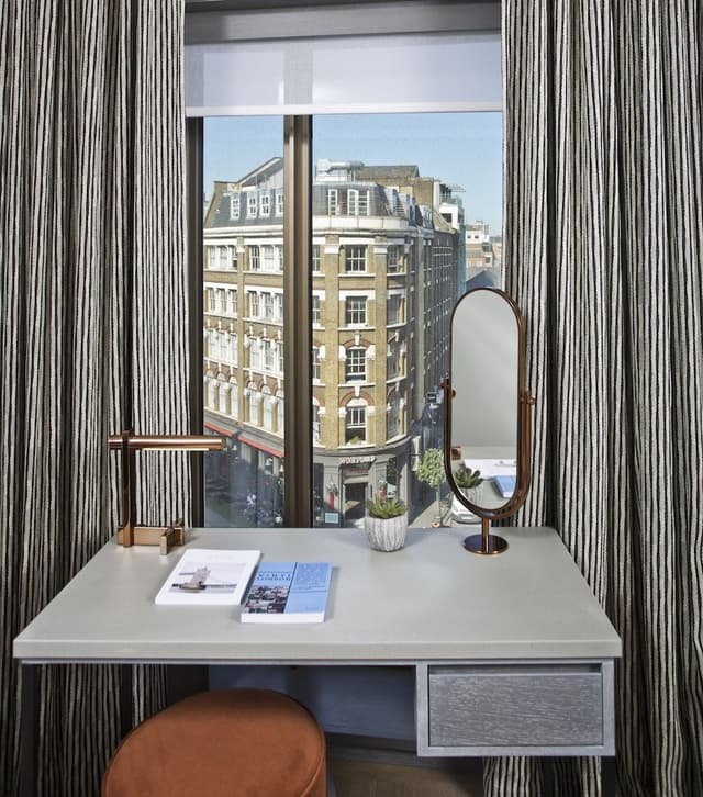 Superior Room, 1 King Bed, Corner
