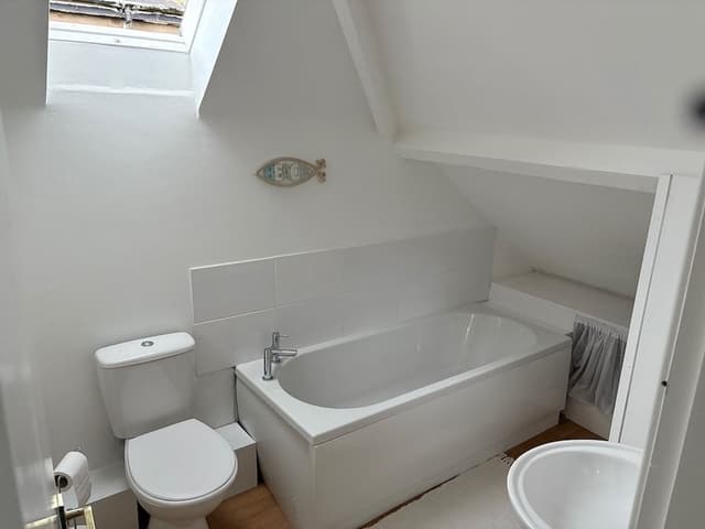 Standard Studio, Ensuite (Large)